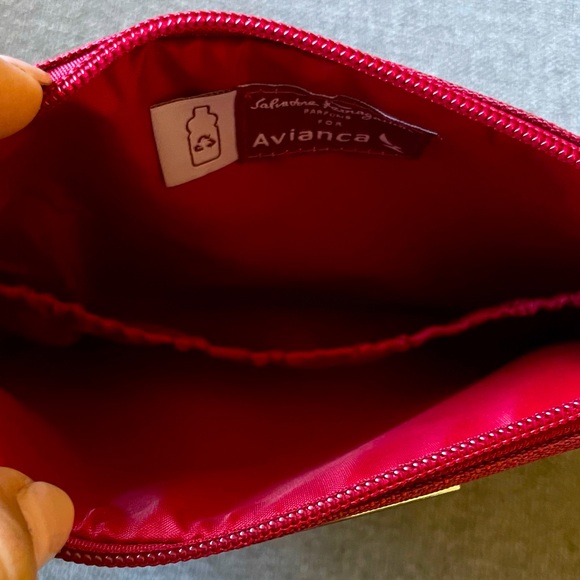 Salvatore Ferragamo: burgundy perfums/cosmetic bag - Picture 7 of 11